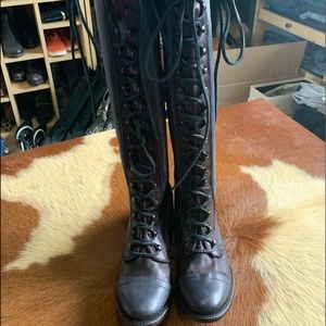 Free bird Arlo tall boot blk/cherry